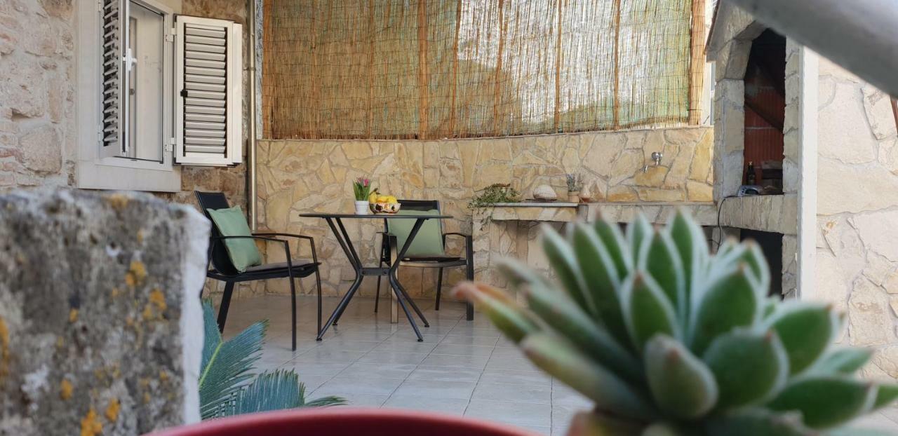 Studio Apartment Klaric Vis Exterior foto
